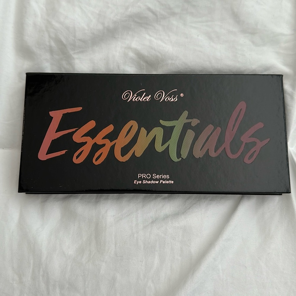Violet Voss Essentials by PRO Series Eye Shadow Palette